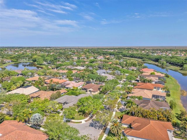 290 Landings Blvd, Weston, FL 33327