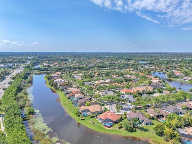 290 Landings Blvd, Weston, FL 33327