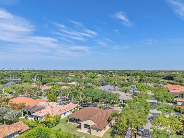 290 Landings Blvd, Weston, FL 33327