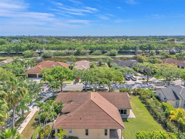 290 Landings Blvd, Weston, FL 33327