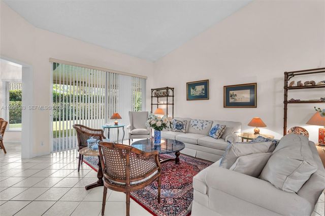 290 Landings Blvd, Weston, FL 33327