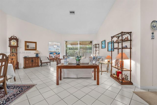 290 Landings Blvd, Weston, FL 33327