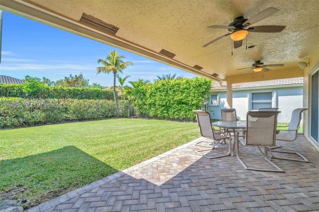 290 Landings Blvd, Weston, FL 33327