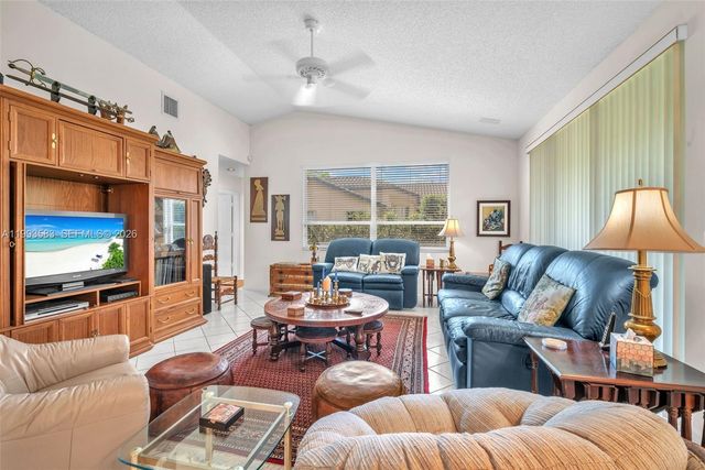 290 Landings Blvd, Weston, FL 33327