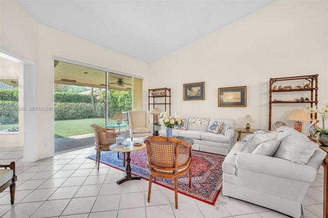 290 Landings Blvd, Weston, FL 33327