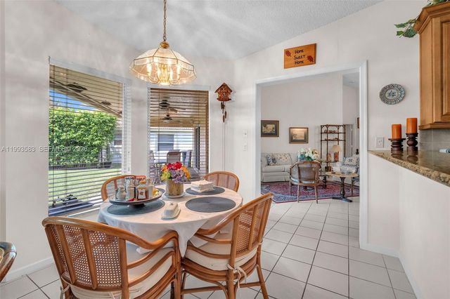 290 Landings Blvd, Weston, FL 33327