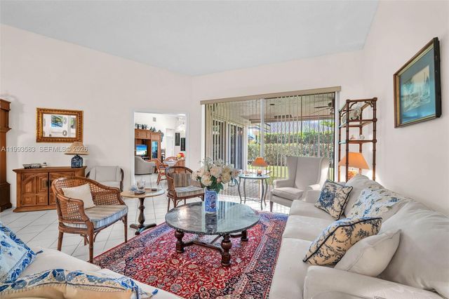 290 Landings Blvd, Weston, FL 33327