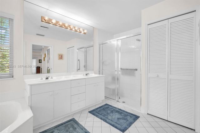 290 Landings Blvd, Weston, FL 33327