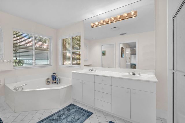 290 Landings Blvd, Weston, FL 33327