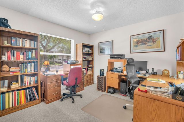 290 Landings Blvd, Weston, FL 33327