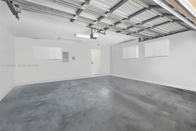 290 Landings Blvd, Weston, FL 33327