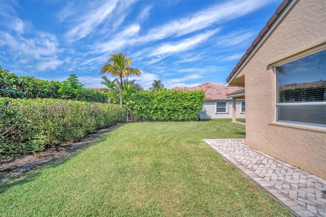 290 Landings Blvd, Weston, FL 33327