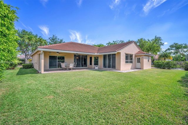 290 Landings Blvd, Weston, FL 33327