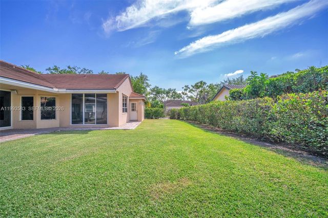 290 Landings Blvd, Weston, FL 33327