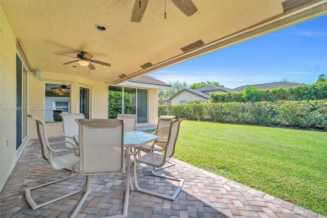 290 Landings Blvd, Weston, FL 33327