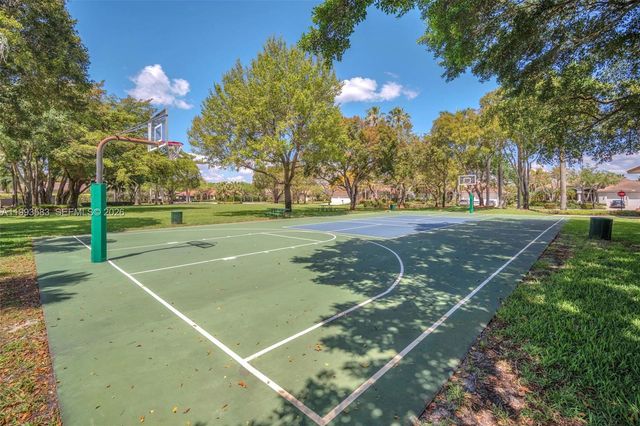 290 Landings Blvd, Weston, FL 33327