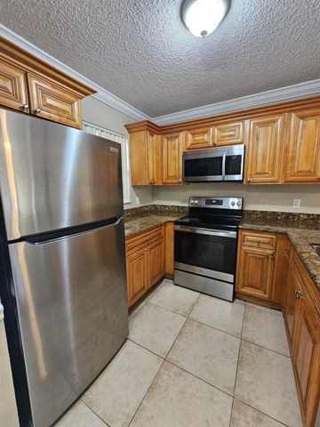 1681 Balfour Point Drive B, West Palm Beach, FL 33411