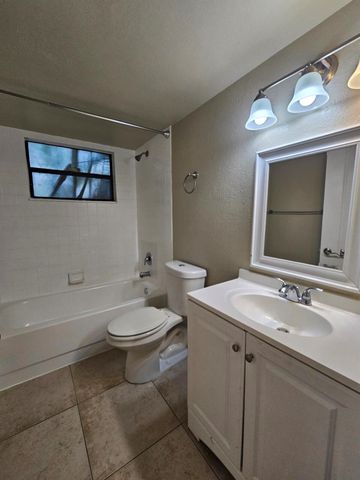 1681 Balfour Point Drive B, West Palm Beach, FL 33411