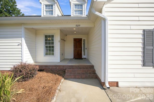 1829 Kenmore Drive, Statesville, NC 28625