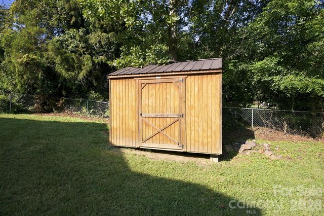 1829 Kenmore Drive, Statesville, NC 28625