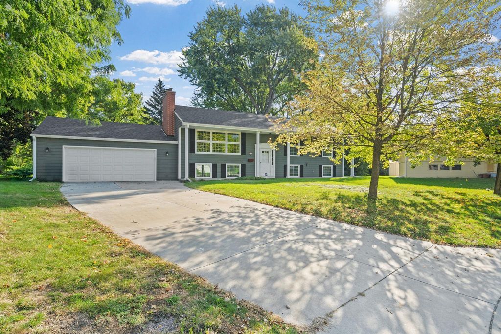 3511 Maplewood Drive, Saint Anthony, MN 55418