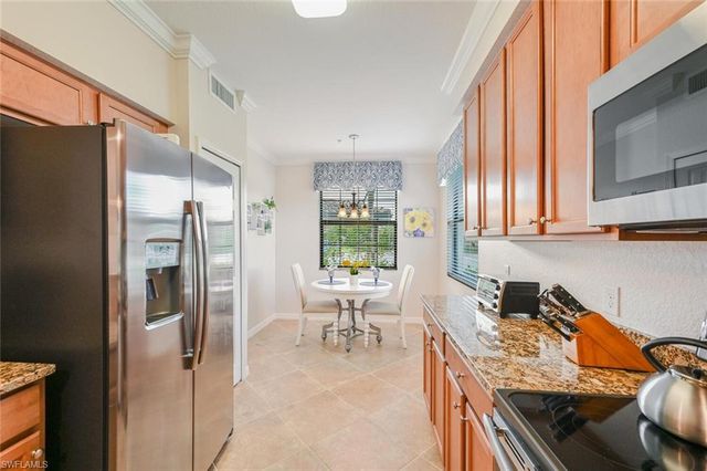 9834 Giaveno CIR 1711, Naples, FL 34113