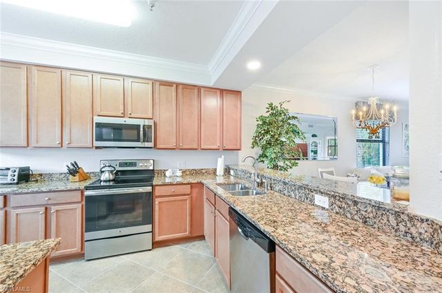 9834 Giaveno CIR 1711, Naples, FL 34113