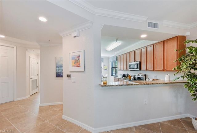 9834 Giaveno CIR 1711, Naples, FL 34113