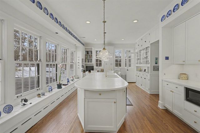 3215 W Dobson Place, Ann Arbor, MI 48105