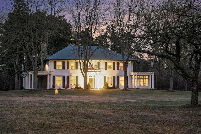 3215 W Dobson Place, Ann Arbor, MI 48105