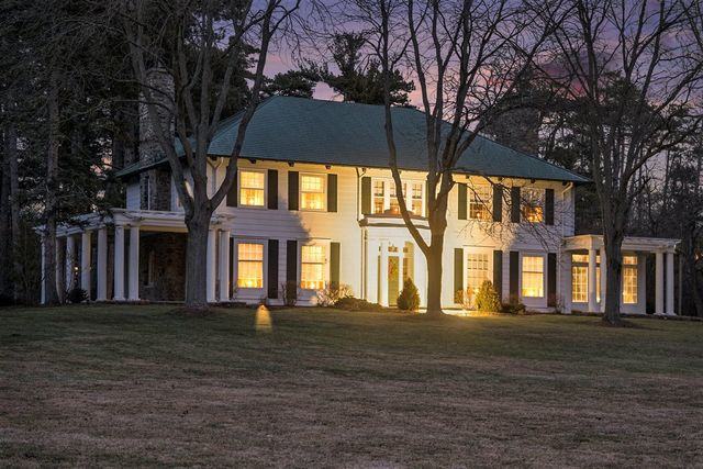 3215 W Dobson Place, Ann Arbor, MI 48105