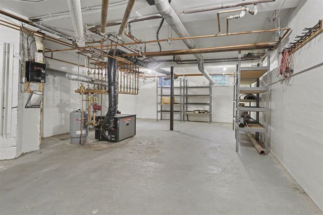 3215 W Dobson Place, Ann Arbor, MI 48105