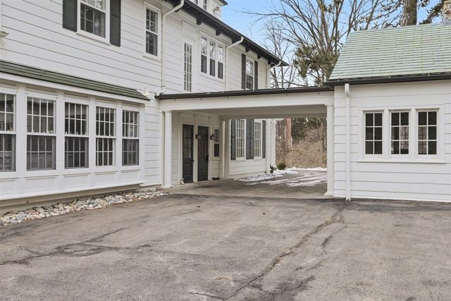 3215 W Dobson Place, Ann Arbor, MI 48105