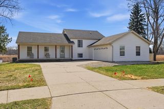 495 Lakes Edge Drive, Oxford, MI 48371