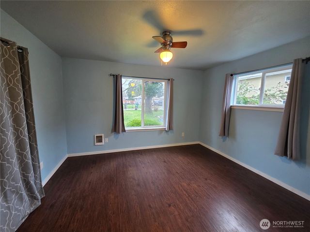 1966 Wilson Ave., Enumclaw, WA 98022