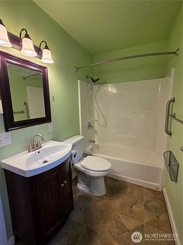 1966 Wilson Ave., Enumclaw, WA 98022