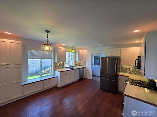 1966 Wilson Ave., Enumclaw, WA 98022