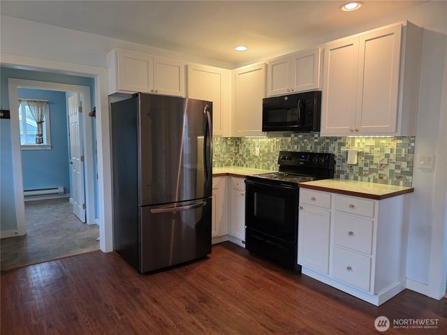 1966 Wilson Ave., Enumclaw, WA 98022