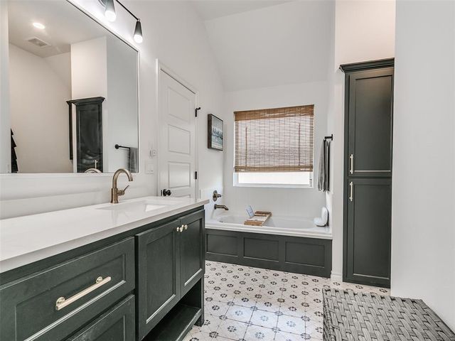 10104 NW 138th Circle, Yukon, OK 73099