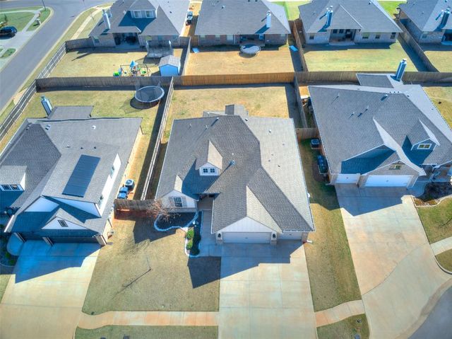 10104 NW 138th Circle, Yukon, OK 73099
