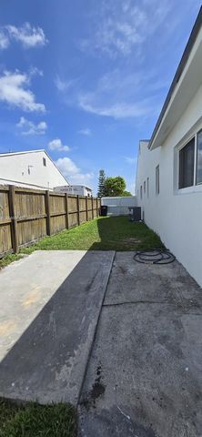 9612 Grand Canal Drive, Miami, FL 33174