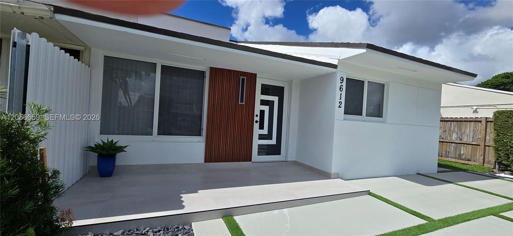 9612 Grand Canal Drive, Miami, FL 33174