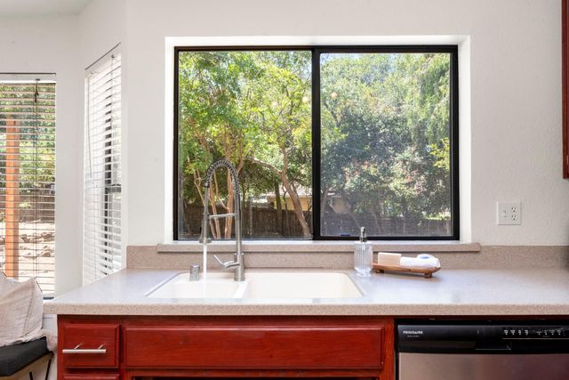 2816 Hillcrest Dr, Cameron Park, CA 95682