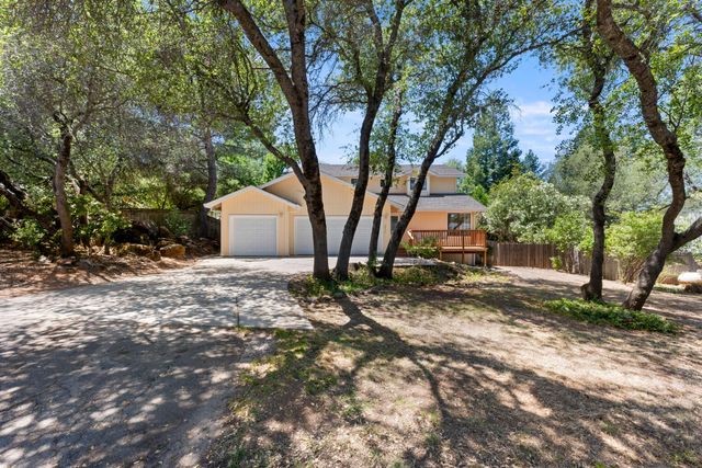 2816 Hillcrest Dr, Cameron Park, CA 95682
