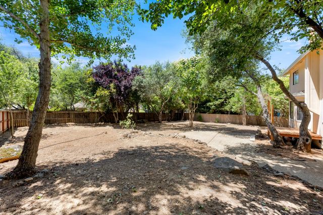 2816 Hillcrest Dr, Cameron Park, CA 95682