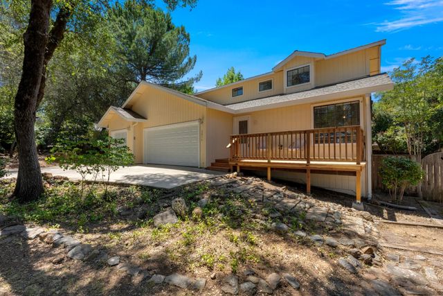 2816 Hillcrest Dr, Cameron Park, CA 95682