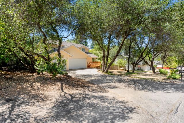 2816 Hillcrest Dr, Cameron Park, CA 95682