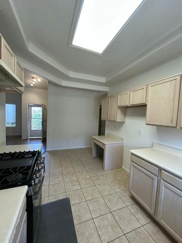 6900 Rancho Vista Place NE, Albuquerque, NM 87113