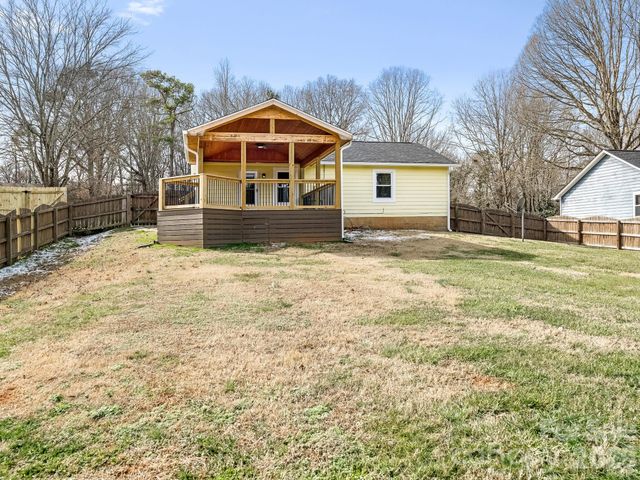 8446 Clear Meadow Lane, Charlotte, NC 28227