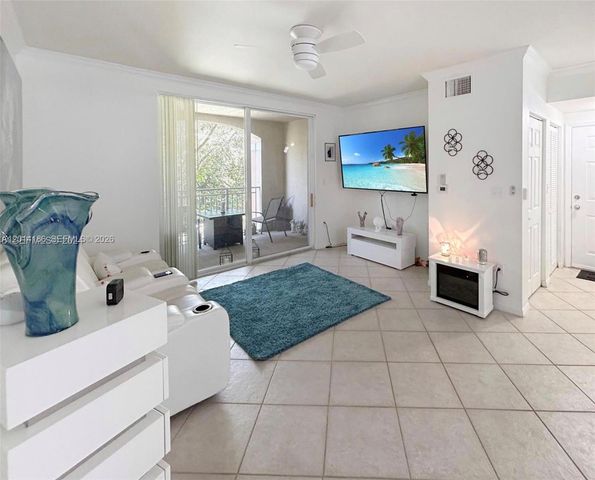 6533 Emerald Dunes Dr 208, West Palm Beach, FL 33411